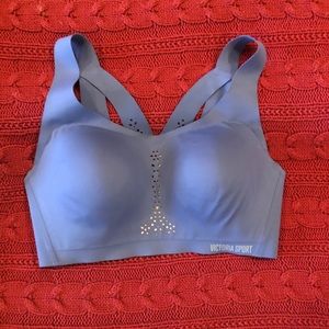 Victoria’s Secret Angel Max sports bra 34D